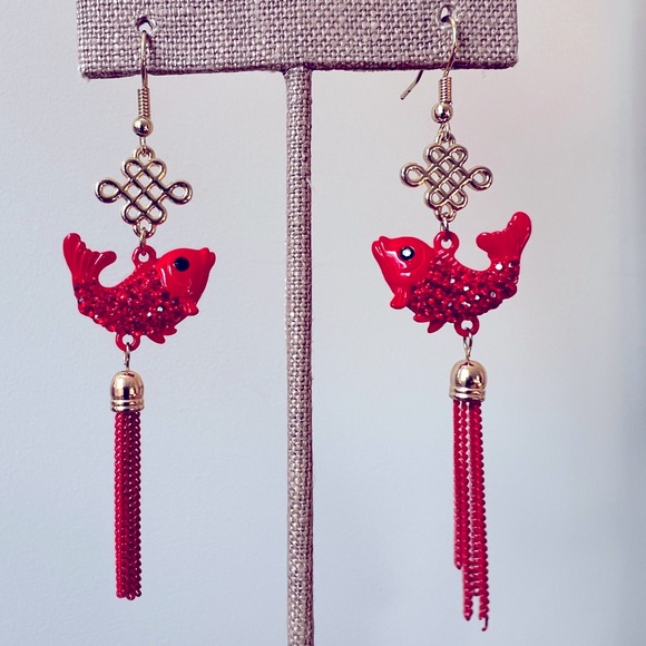 Jewelry - red fish pierced Dangle Earrings rheistones tassel with golden knot